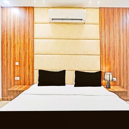 Palette Gomti Nagar Near Ekana Stadium Formerly Gusto Club Lucknow Exterior photo