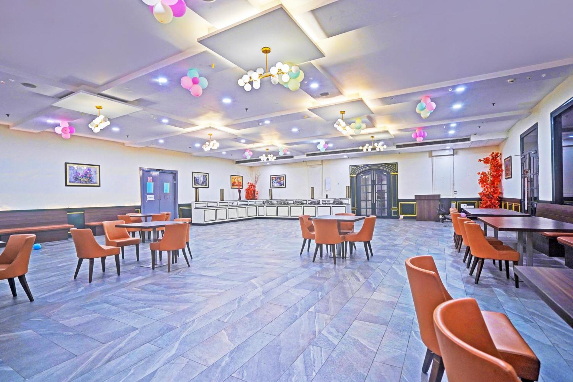 Palette Gomti Nagar Near Ekana Stadium Formerly Gusto Club Lucknow Exterior photo