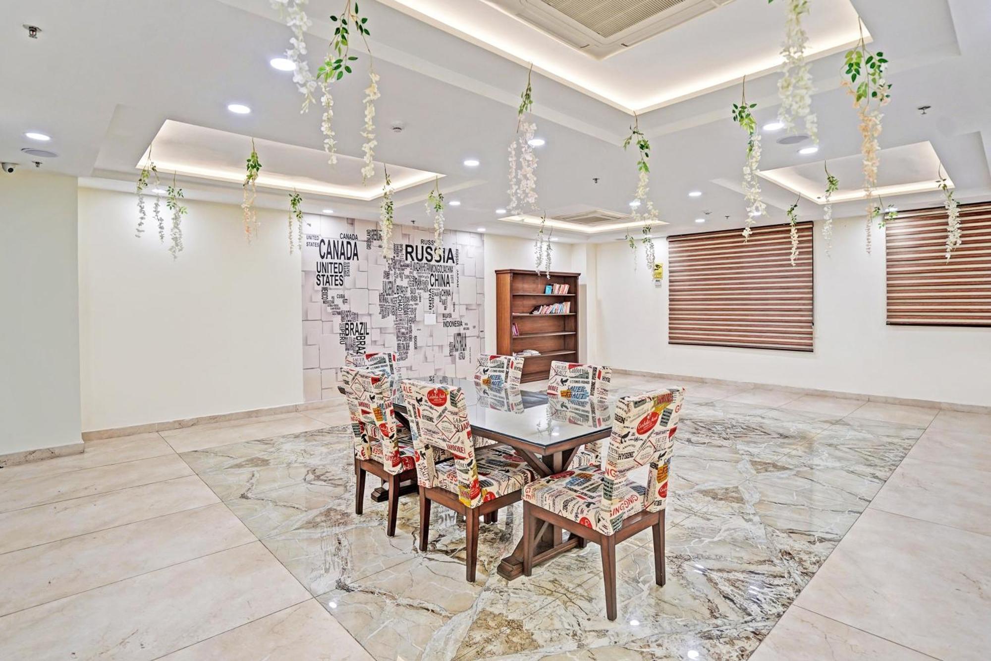 Palette Gomti Nagar Near Ekana Stadium Formerly Gusto Club Lucknow Exterior photo