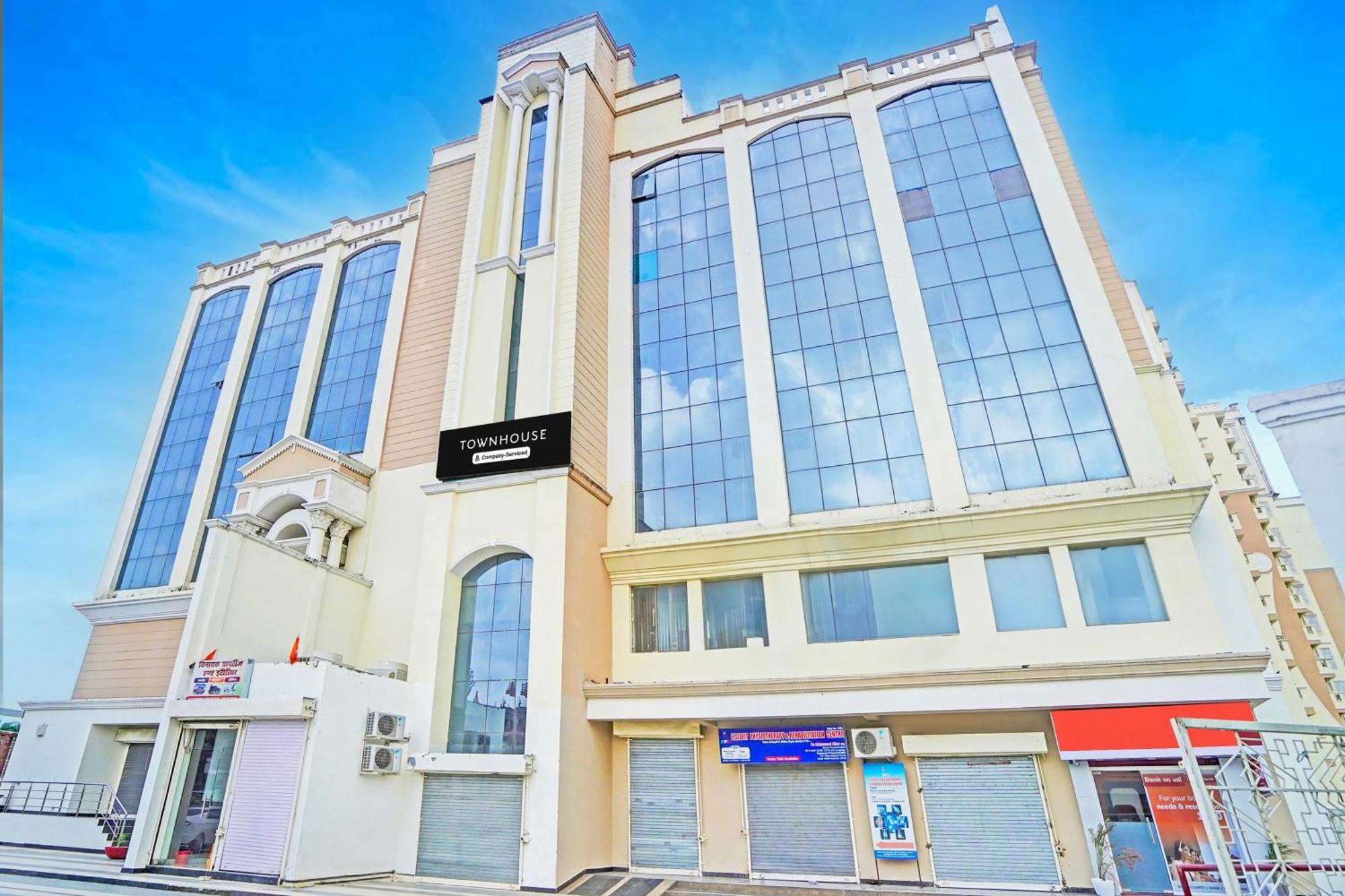 Palette Gomti Nagar Near Ekana Stadium Formerly Gusto Club Lucknow Exterior photo