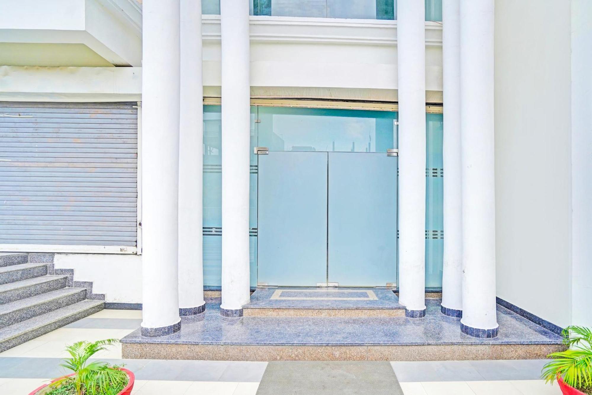 Palette Gomti Nagar Near Ekana Stadium Formerly Gusto Club Lucknow Exterior photo