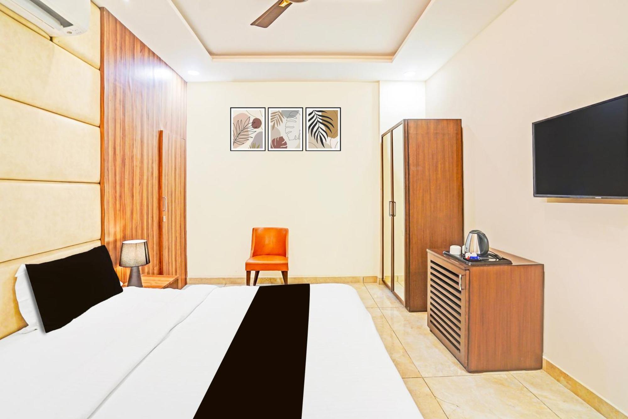 Palette Gomti Nagar Near Ekana Stadium Formerly Gusto Club Lucknow Exterior photo