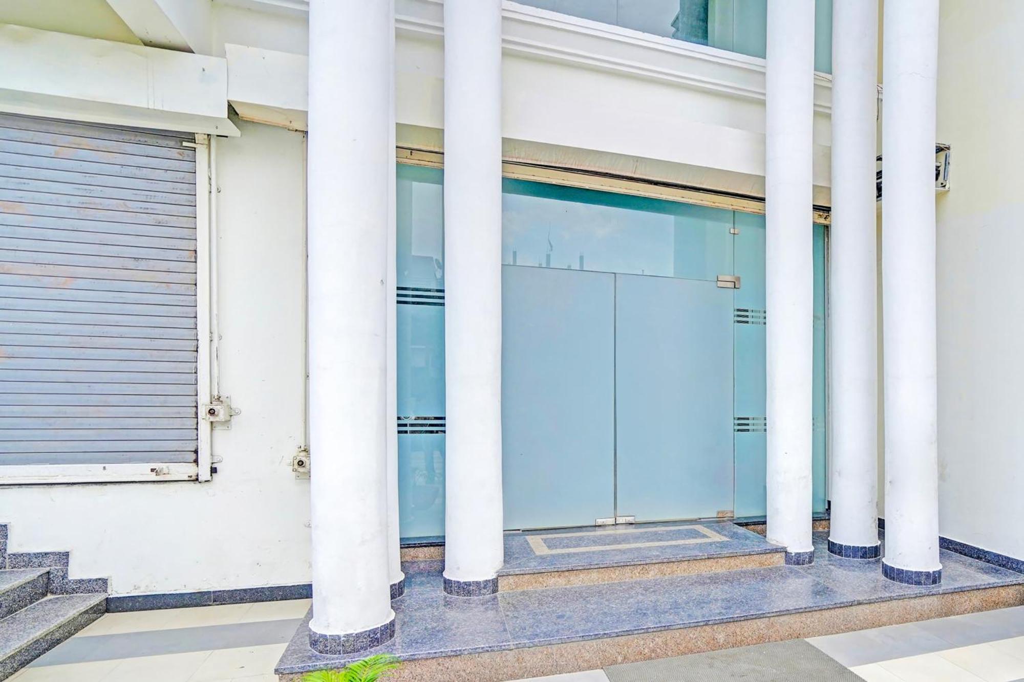 Palette Gomti Nagar Near Ekana Stadium Formerly Gusto Club Lucknow Exterior photo