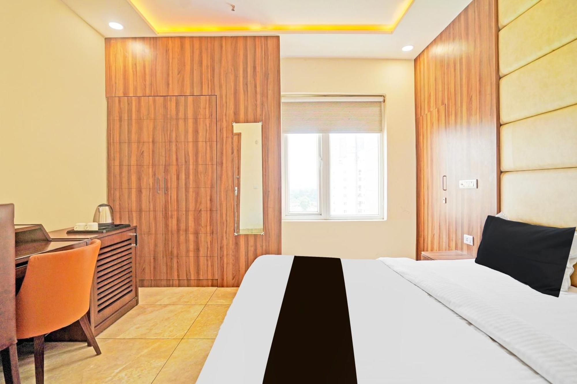 Palette Gomti Nagar Near Ekana Stadium Formerly Gusto Club Lucknow Exterior photo