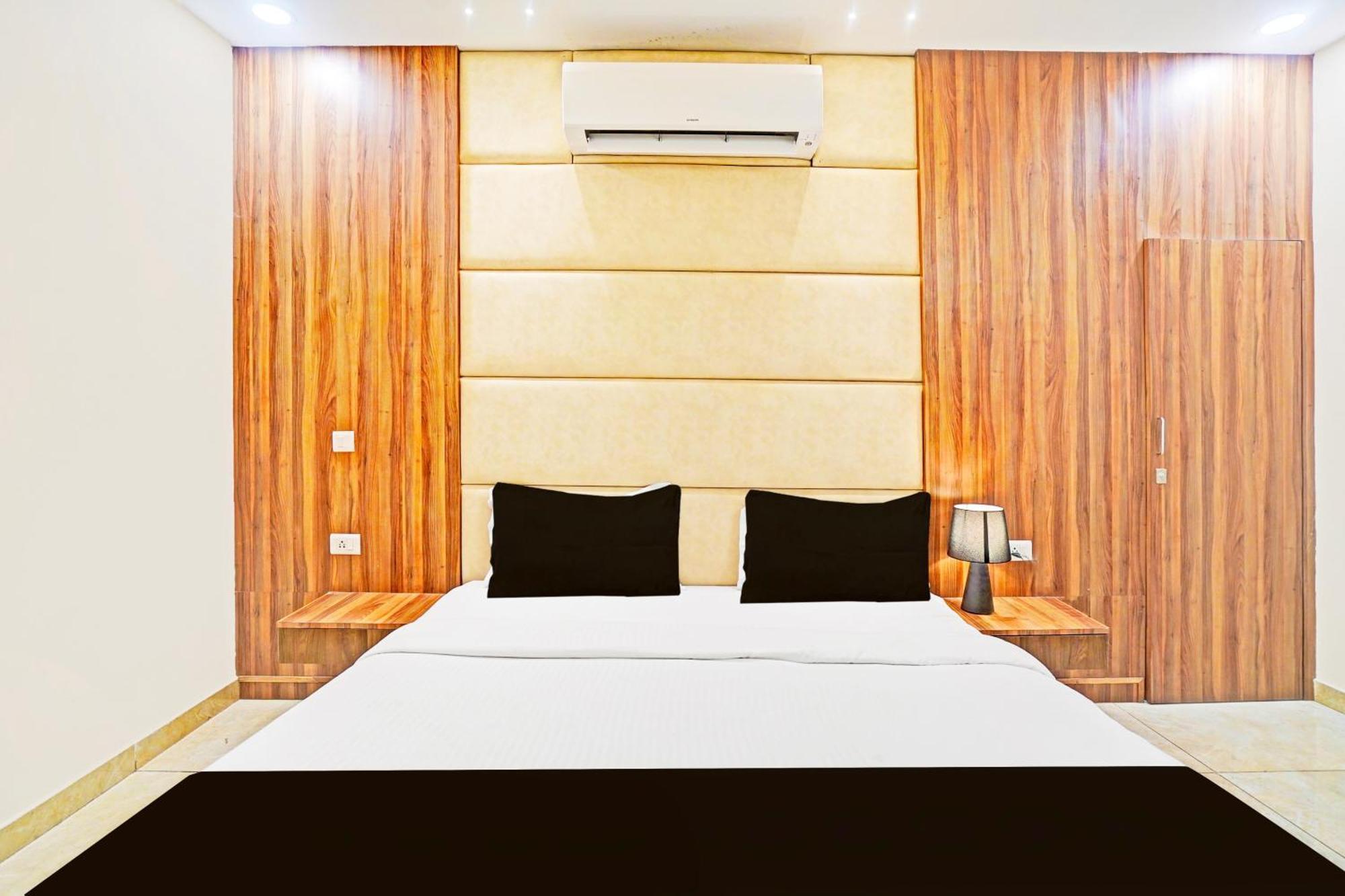 Palette Gomti Nagar Near Ekana Stadium Formerly Gusto Club Lucknow Exterior photo