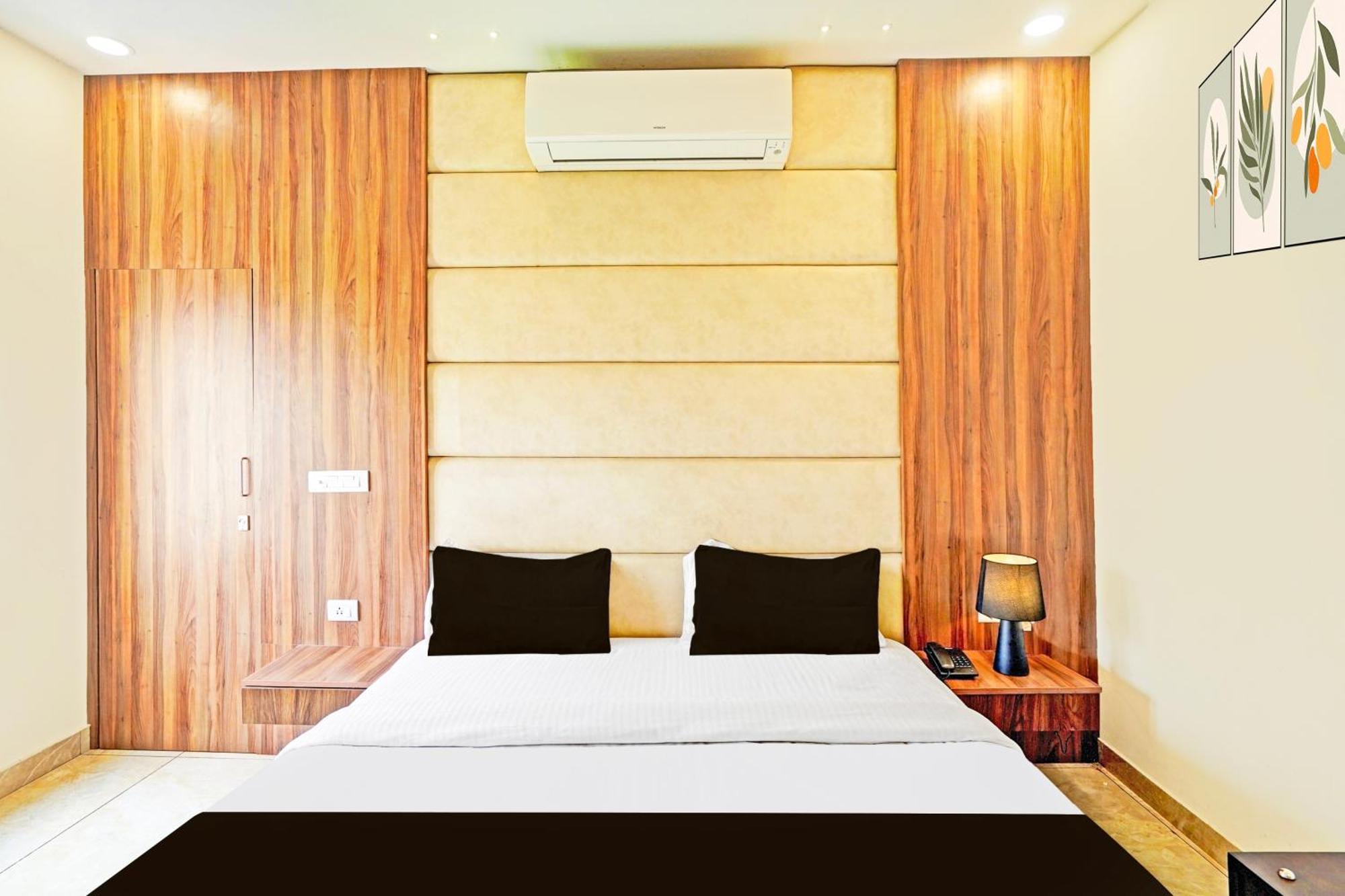 Palette Gomti Nagar Near Ekana Stadium Formerly Gusto Club Lucknow Exterior photo