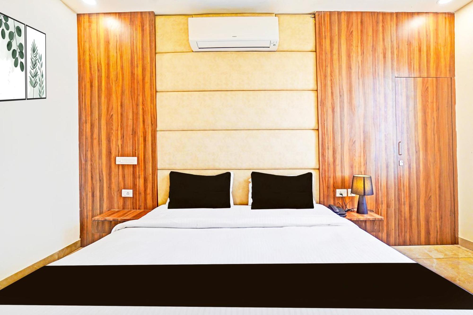 Palette Gomti Nagar Near Ekana Stadium Formerly Gusto Club Lucknow Exterior photo