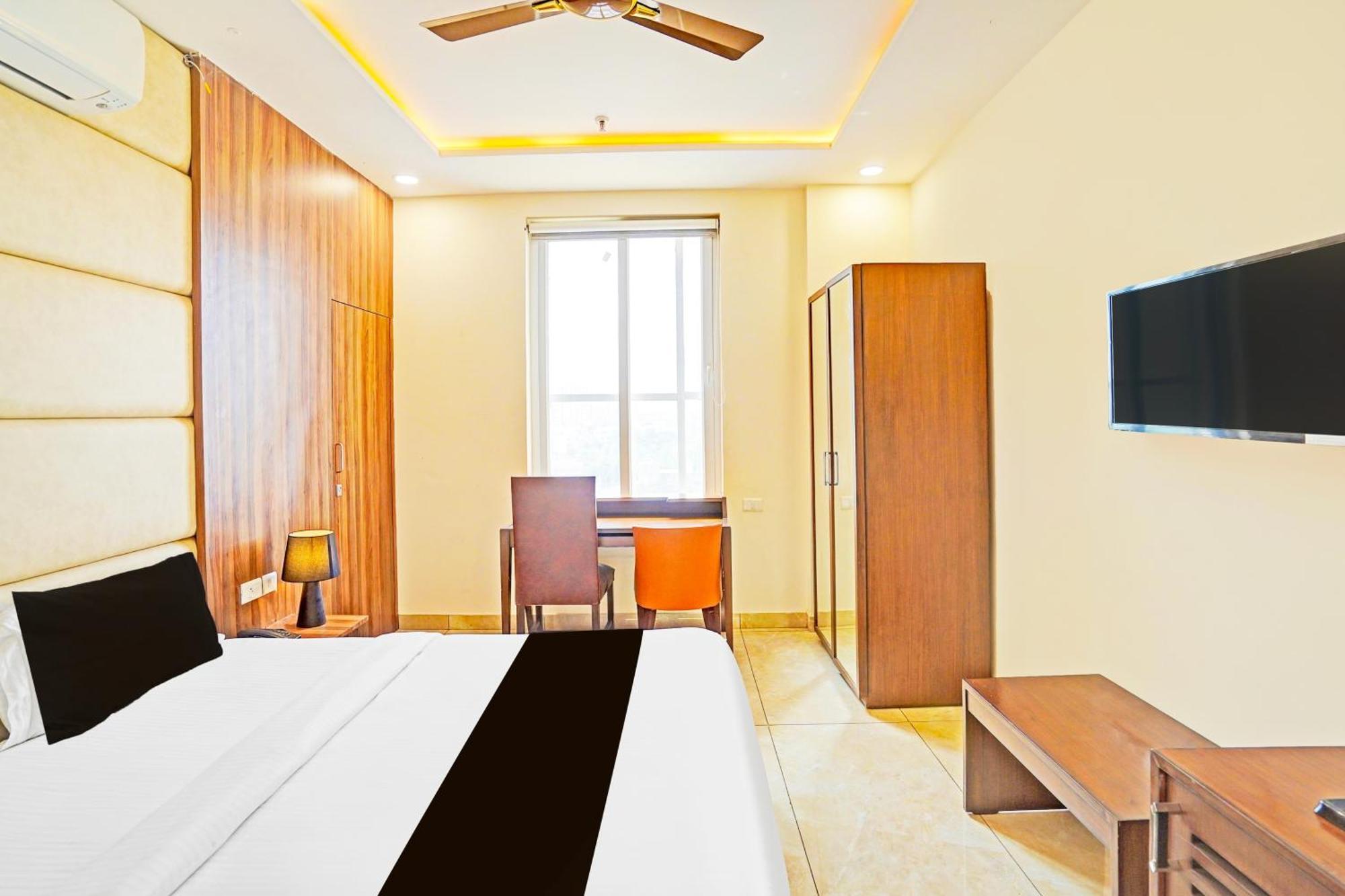 Palette Gomti Nagar Near Ekana Stadium Formerly Gusto Club Lucknow Exterior photo