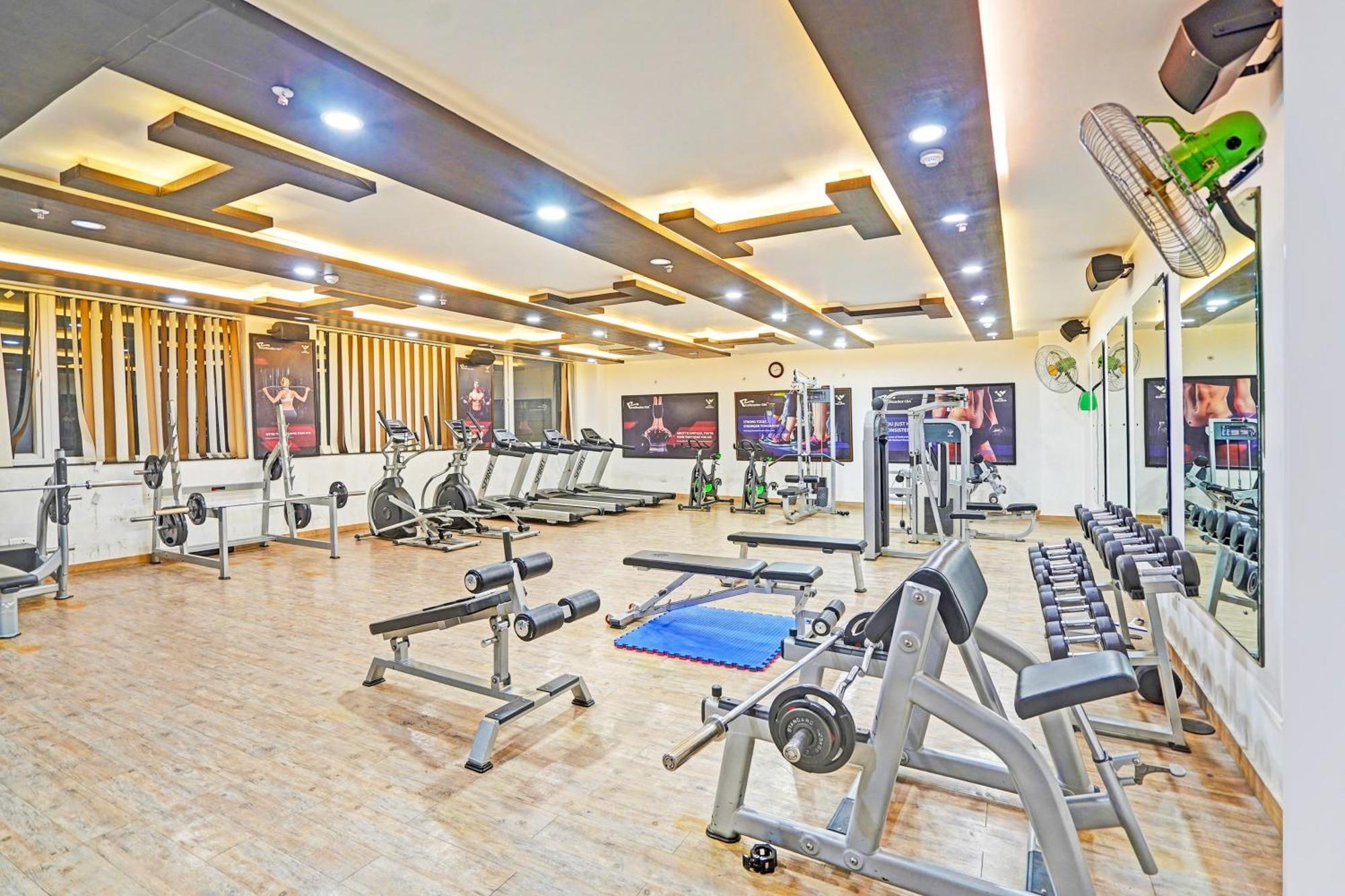 Palette Gomti Nagar Near Ekana Stadium Formerly Gusto Club Lucknow Exterior photo