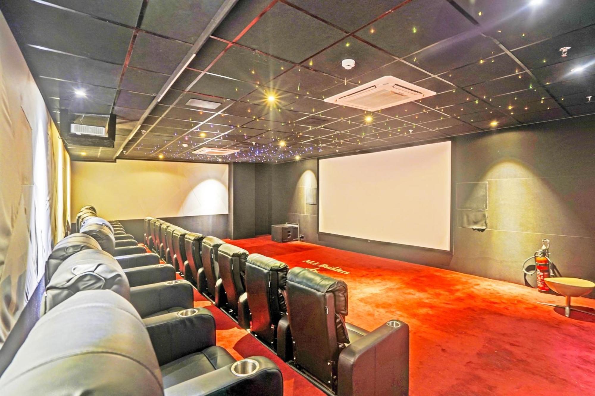 Palette Gomti Nagar Near Ekana Stadium Formerly Gusto Club Lucknow Exterior photo