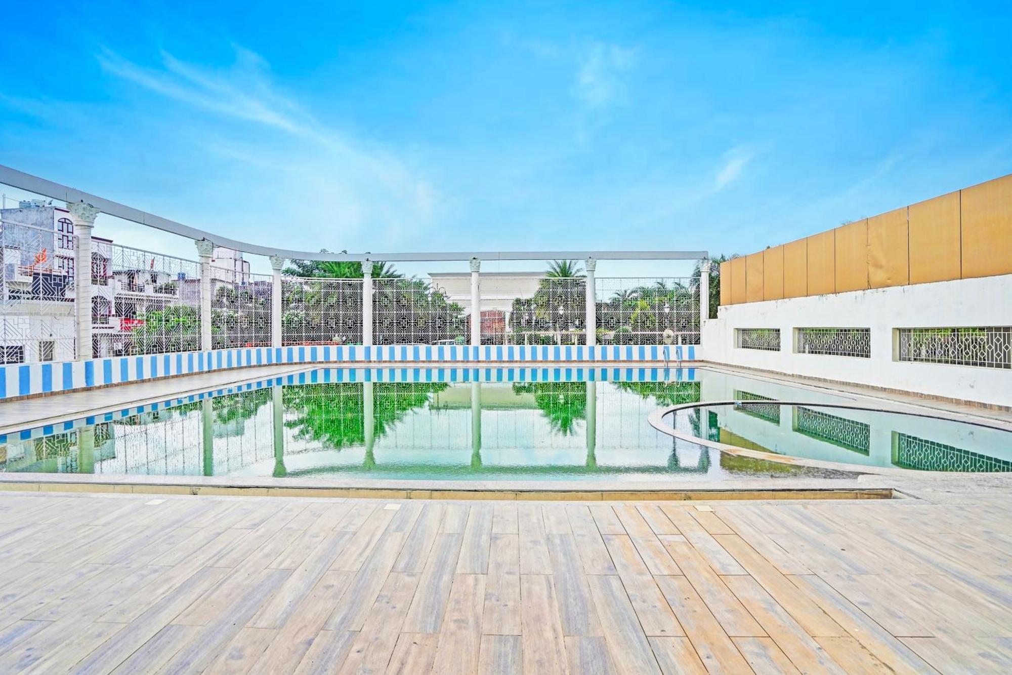 Palette Gomti Nagar Near Ekana Stadium Formerly Gusto Club Lucknow Exterior photo